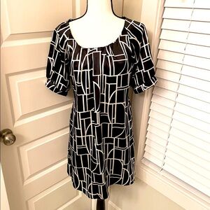 KLd Signature|| Black/white silky geometric dress with tie in back